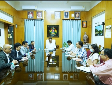 IT BT Minister meets US envoy to discuss collaboration in anti-narcotics and pharmaceutical manufacturing